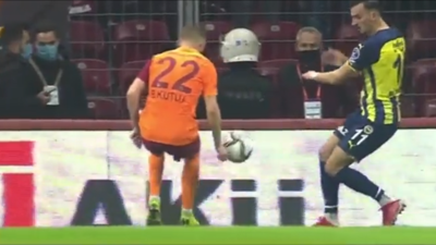 Hakem Fenerbahçe’yi ekmek arası köfte gibi yemiş miydi? Pozisyon sizce penaltı mı değil mi?