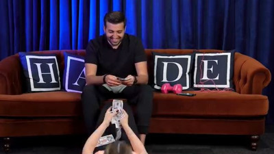 Ekranın olay kadını Hande Sarıoğlu dolar yağmuru altında mekik çekti