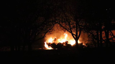 Patlama sonrası yanan karavan küle döndü