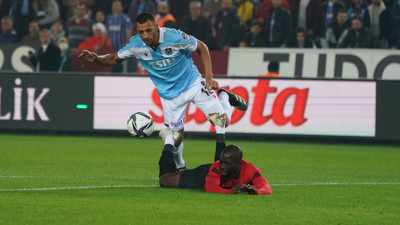 Trabzonspor Gaziantep FK maçının hakemi Suat Arslanboğa'ya sert tepki