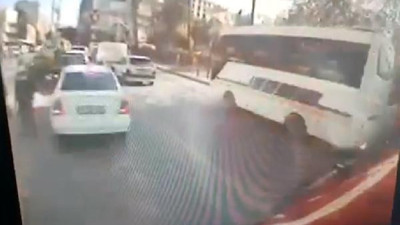 Halk otobüsü araçları silindir gibi ezdi