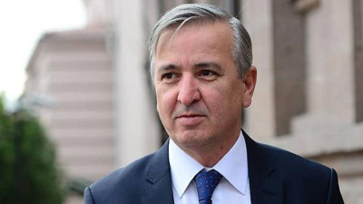 Erdoğan'ın eski metin yazarı Aydın Ünal Saray'a ateş püskürdü. Çıkış yolunu gösterdi