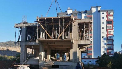 İnşaattan düşen kalıp ustası yaşamını yitirdi