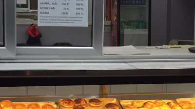 Esnaf neden zam yaptığını camına asarak duyurdu. Gören her vatandaş hak veriyor