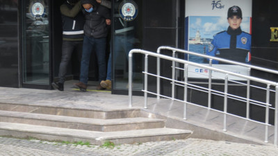 Metrodaki bıçaklı saldırgan tutuklandı. Kadınlara küfür ve tehditle bıçak savurmuştu