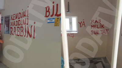 Müdür Bey okulun iç duvarlarında yazıya çıktı