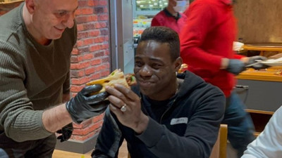 Balotelli'ye boru kebabı yedirdiler. Adeta doping etkisi yaratıyor