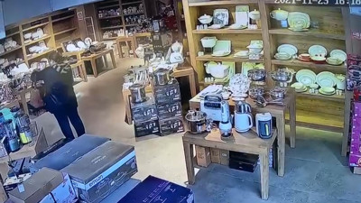 Hırsızlık anı anbean kamerada