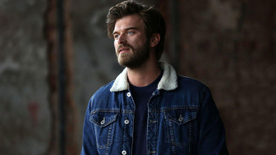 Kıvanç Tatlıtuğ'un yengesi ünlü şarkıcı çıktı