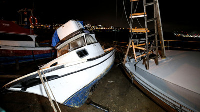Gemlik'te dalgalar tekneleri batırdı