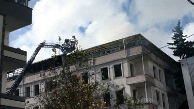 Avcılar'da bitişik iki binada yangın