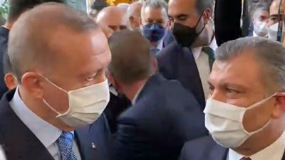 Sağlık Bakanı Fahrettin Koca zamları gazetecilere açıklarken Cumhurbaşkanı Erdoğan'a yakalandı! Sorusu karşısında ne yapacağını şaşırdı