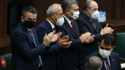 Lütfi Elvan, Cumhurbaşkanı Erdoğan'ı bu kez ayakta alkışladı