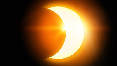 Kassandra senenin son güneş tutulmasında olacakları ürpere ürpere anlattı