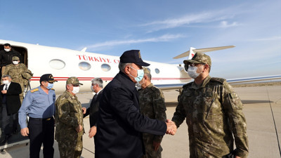 Bakan Akar ve TSK komuta kademesi sınır hattında