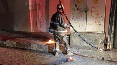 Trafo patladı, mahalle saatlerce elektriksiz kaldı