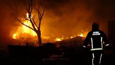 Bursa'da korkutan yangın (04 Aralık 2021)