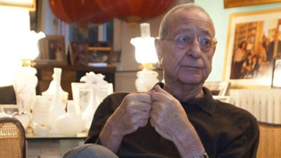 Mehmet Barlas 80 yaşından sonra fraksiyon değiştirdi. Bir anda Çinci oldu. Öyle bir palavra yazdı ki kendisi de inandı