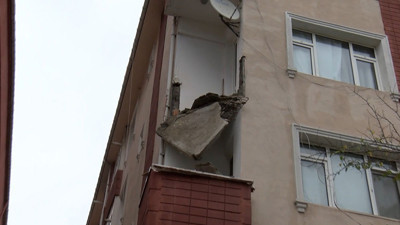 Büyük panik, binanın balkonu çöktü