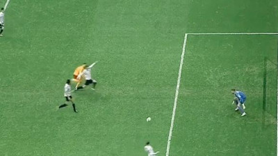 Cüneyt Çakır ile Bahattin Şimşek hem Galatasaray'ı hem Altay'ı yedi. Türk futbolu can çekişiyor