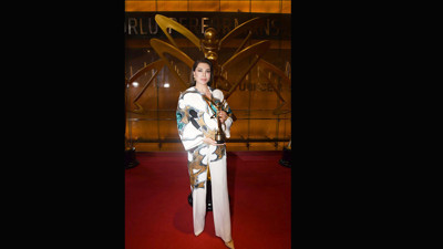 Ebru Yaşar'a En İyi Fantezi Müziği Kadın Şarkıcı ödülü