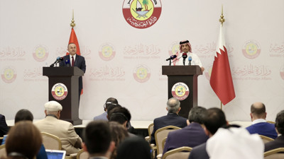 TRT’ye yayını kestiren soru. Çavuşoğlu’nun Katar’daki basın toplantısında apar topar canlı yayından çıktılar