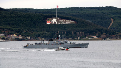 Bulgar savaş gemisi Çanakkale Boğazı'ndan geçti