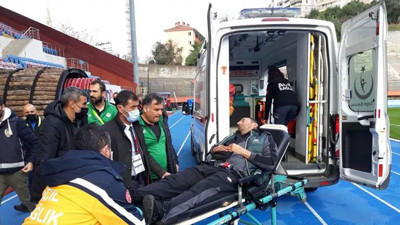 1922 Konyaspor'un antrenörü golü yiyince sahaya girip kendi futbolcularını tehdit etti. Maçtan sonra dayak yiyip hastanelik oldu