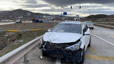 İki otomobil çarpıştı: 5 yaralı