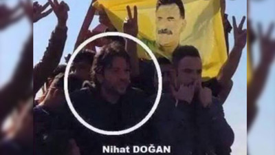 Tuğba Ekinci Nihat Doğan’ın terörist Apo’nun posteriyle eylem yaptığı görüntüleri ortaya çıkardı