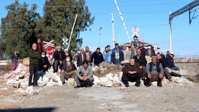Belediye yolu sattı mahallelinin yolu 4 km uzadı! Bu bir Deli Dumrul haberi değildir