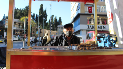 Elin emeklisi Türkiye'de zengin hayatı yaşıyor. Siz utanmayın, utanması gerekenler başka... Yaşlılar ve emekliler çalışmazsa aç kalacaklar