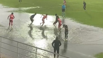 Antalyaspor-Trabzonspor U19 maçında zemin skandalı! Sonra Türk futbolu neden gelişmiyor