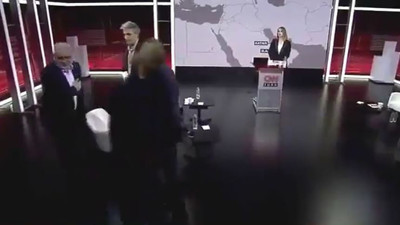 Mehmet Metiner acı haberi canlı yayında aldı