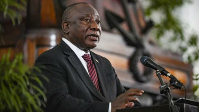 Güney Afrika Devlet Başkanı koronaya yakalandı