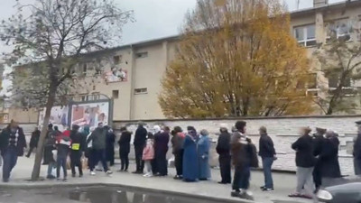 40 yıl öncesinin kuyrukları geldi. Bu kuyruklar sadece daha ucuza ekmek alabilmek için