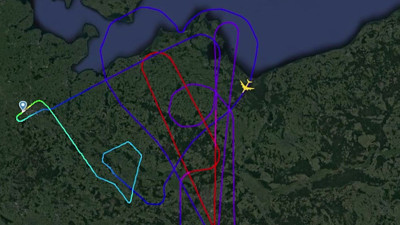 Birleşik Arap Emirlikleri Airbus A380'ni gökyüzünde kalp çizerek aldı