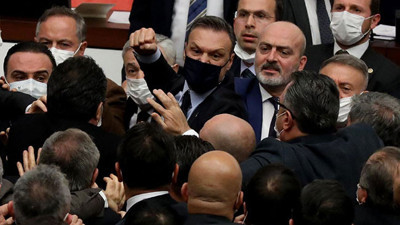 Havuz medyasında Alpay Özalan için rezil benzetme! Utanç duyulacak görüntülere övgüler sıraladı