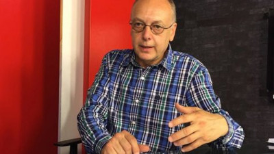 Cüneyt Akman şahlanan dolar ve euroya şarkı buldu