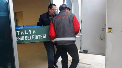 Sahte alkolden içti. Görmüyorum dedi sonra öldü