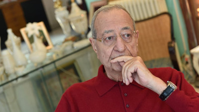 Dolar fırlayıp halk fakirleşmekte dibe vurunca Mehmet Barlas’tan korkutma yazısı. Anlat anlat heyecanlı oluyor Mehmet