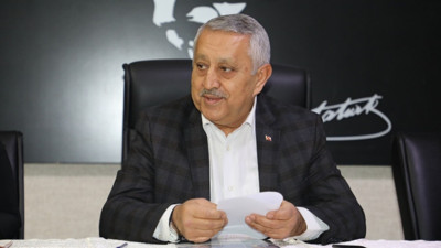 AKP’li Mehmet Zeybek: Afyon’da 15 sene önce petrol bulundu, Lozan’dan dolayı üzerine beton döktüler