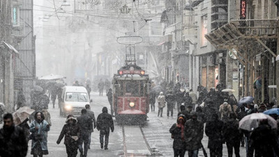 İstanbullular dikkat. AKOM kar için saat verdi