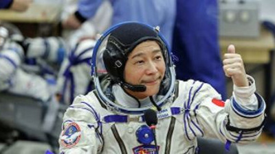 "Uzaydan para dağıtacağım" diyen Japon milyarderden nefes kesici görüntüler