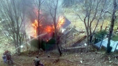 Sapanca'da bungalov alev alev yandı