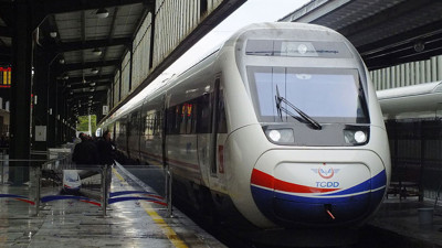 Sayıştay Türkiye Cumhuriyeti Devlet Demiryolları'nda 52 üst düzey yöneticinin sınavsız atandığını ortaya çıkardı