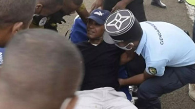 Helikopter denizin ortasına düştü. Ülkenin bakanı 12 saat yüzerek hayatta kaldı