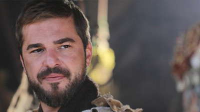 Ünlü oyuncu Engin Altan Düzyatan karantinada. Kendini eve kapattı