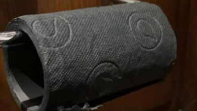 Arda Turan'ın evindeki siyah tuvalet kağıdı olay oldu. 6 Tanesi 400 TL