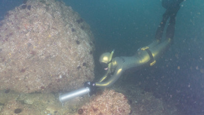 Tek nefeste 50 metreye tüpsüz dalarak rekor kırdı: İstanbul Boğazı'na zaman kapsülü bıraktı